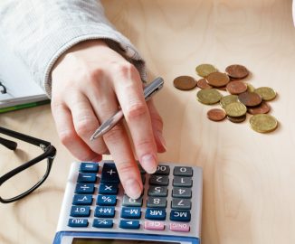 image of How to Avoid Overspending While on Vacation